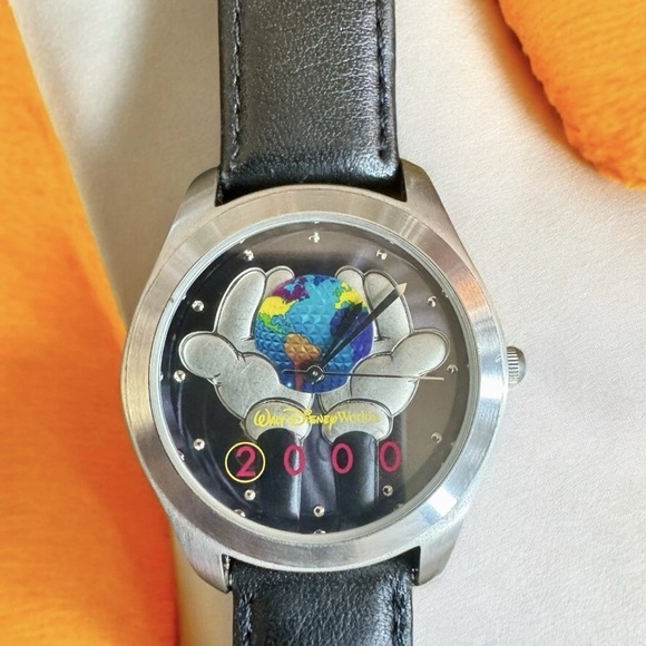 WALT DISNEY WORLD *Limited Edition* Millennium Year 2000 Watch (0321/2000) main image 11